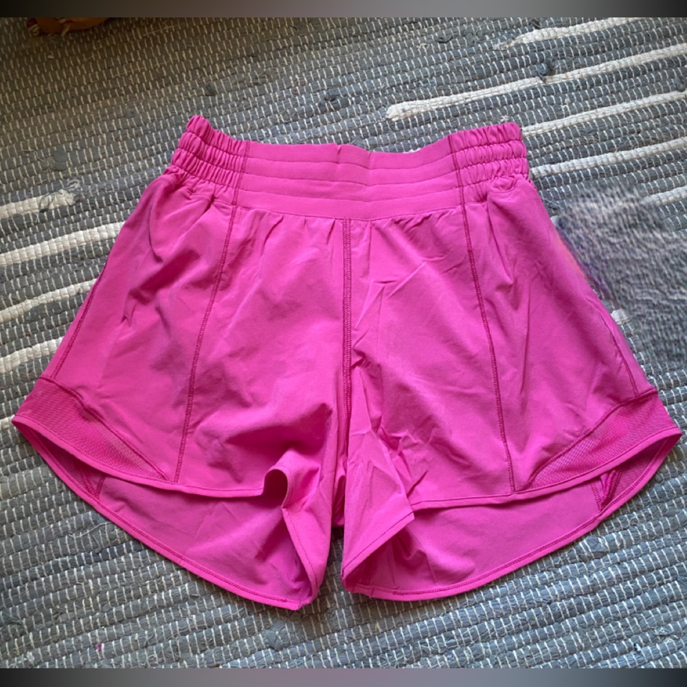 NWT Lululemon Hotty Hot HR Short 4“ Lined